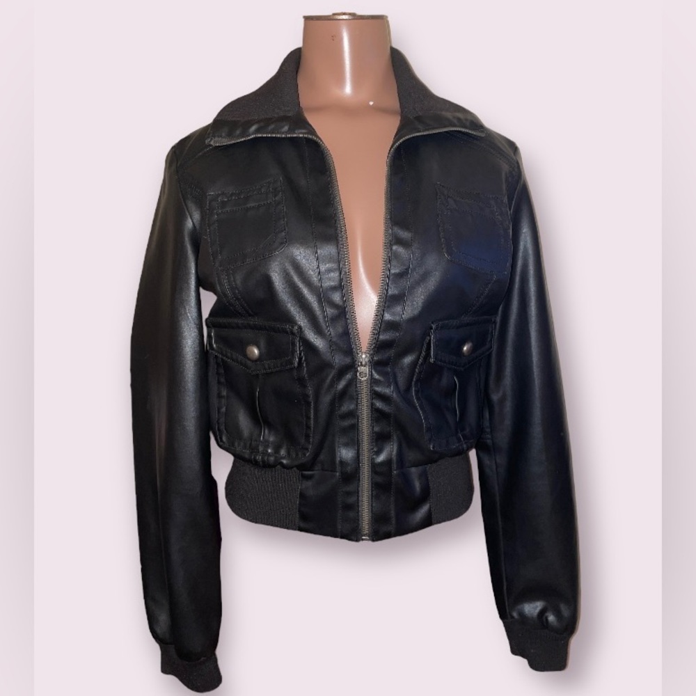 BLACK LEATHER JACKET